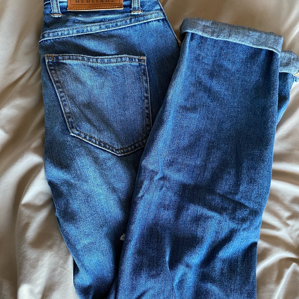 High waited distressed jeans
